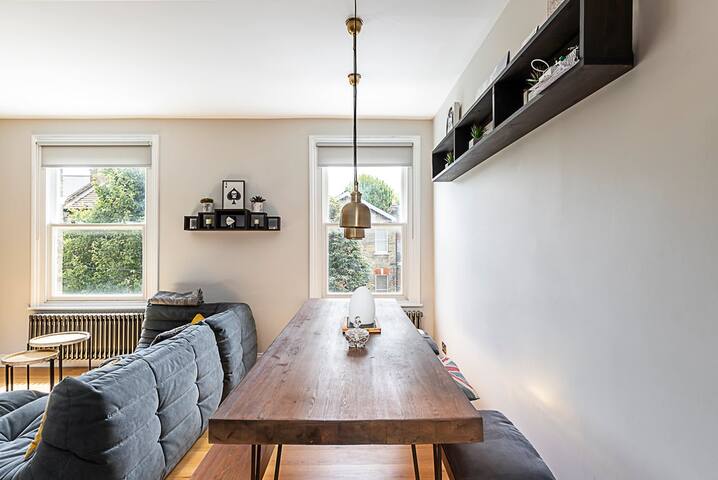 Rustic and Contemporary Haven in Brixton gallery image 2