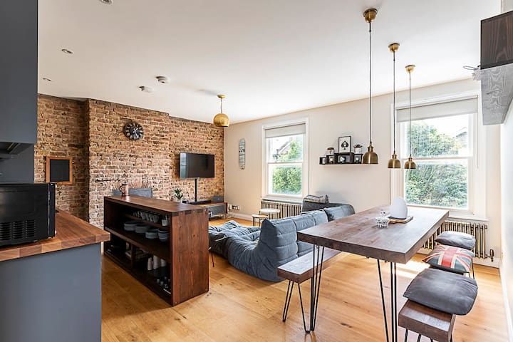 Rustic and Contemporary Haven in Brixton