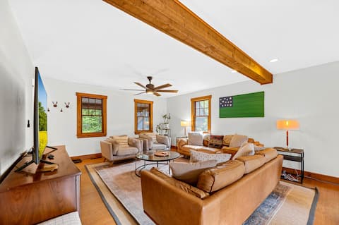 The Getaway: Hot Tub 4BR, Killington Discounts!