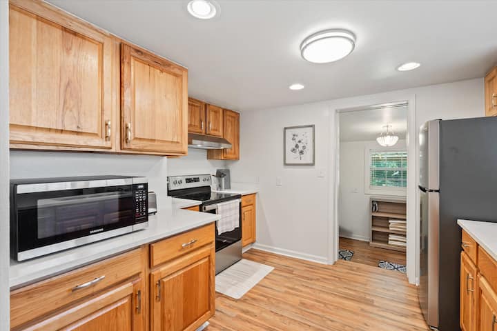 Coastal Retreat At Biloxi Breeze Cottage - Dauphin Island, AL
