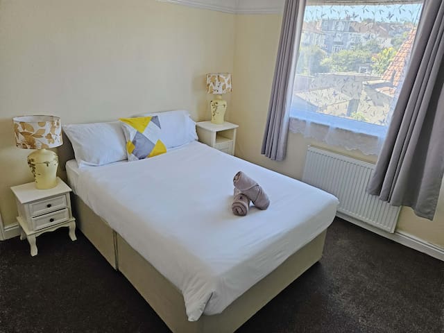 4-Bed Fast WiFi, Self Check-In, Parking nr UWE gallery image 3