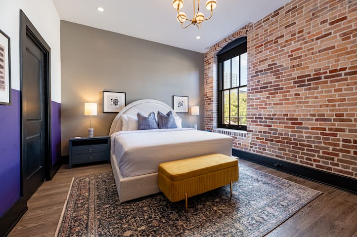 Luxury Suite | Rooftop Pool | Walk-French Qtr