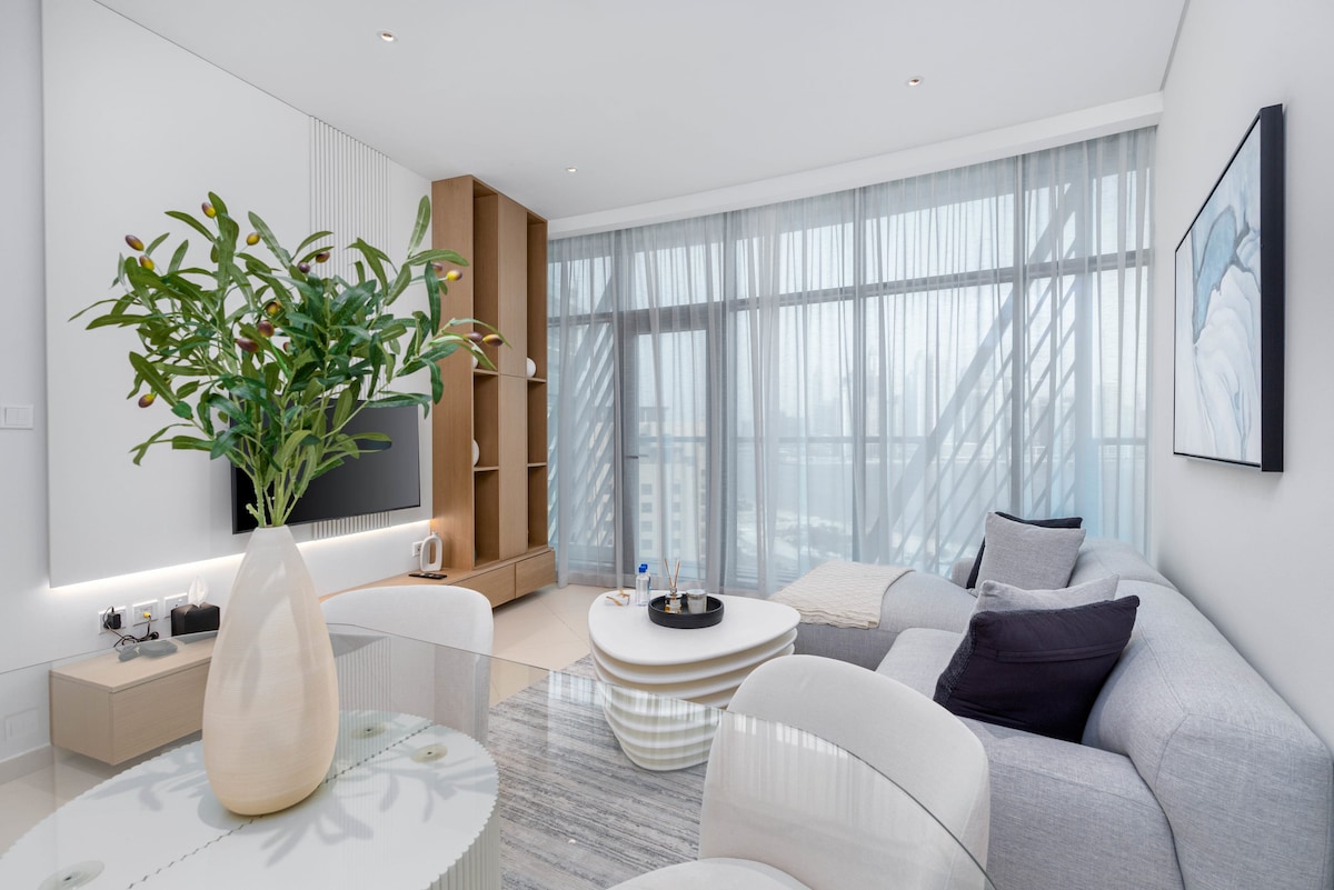 Successful Airbnb property: Amazing Sea Views with Direct West Beach Access in Palm Jumeirah