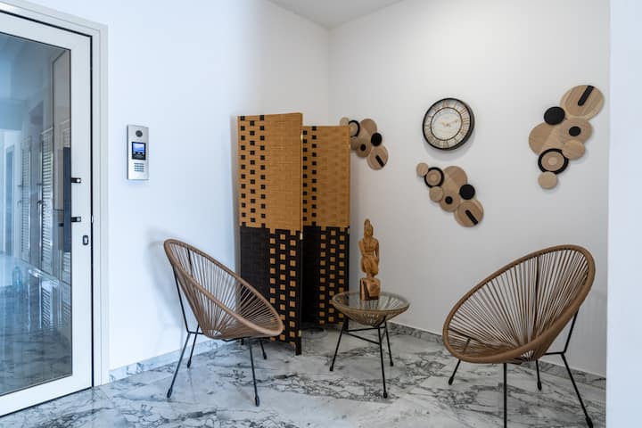 Sunny Side Studio W/ Terrace In Larnaca - Larnaca