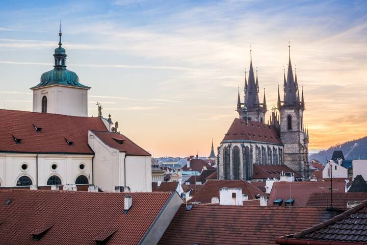 ROY 2 bdr with Prague Castle View, Parking & A/C gallery image 2