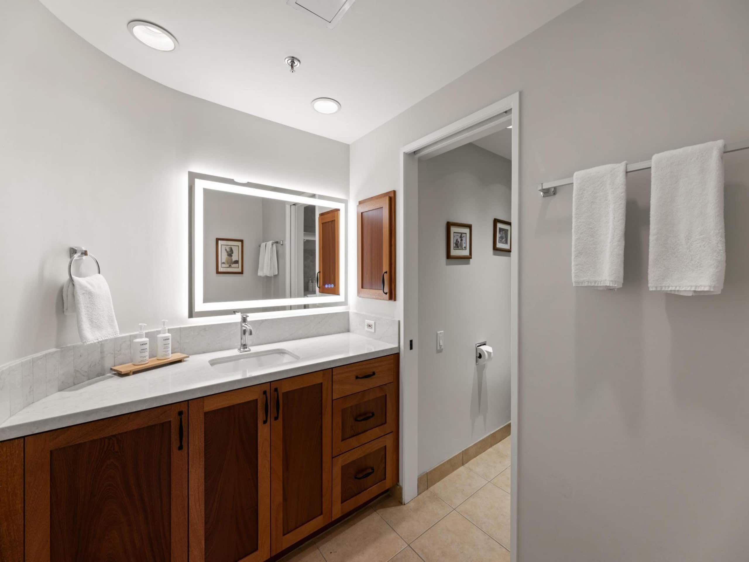 Hotel in Lahaina · ★5.0 · 2 bedrooms · 4 beds · 2 private baths - Image 18