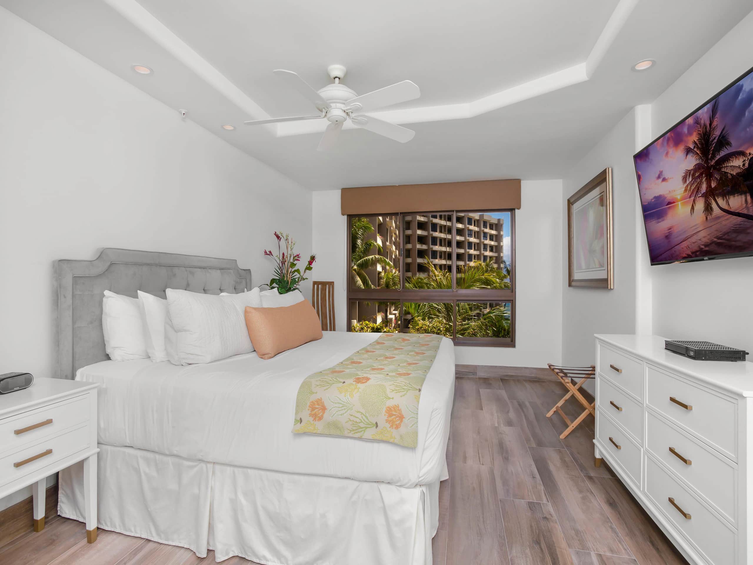 Hotel in Lahaina · ★4.75 · 3 bedrooms · 4 beds · 2 baths - Image 10