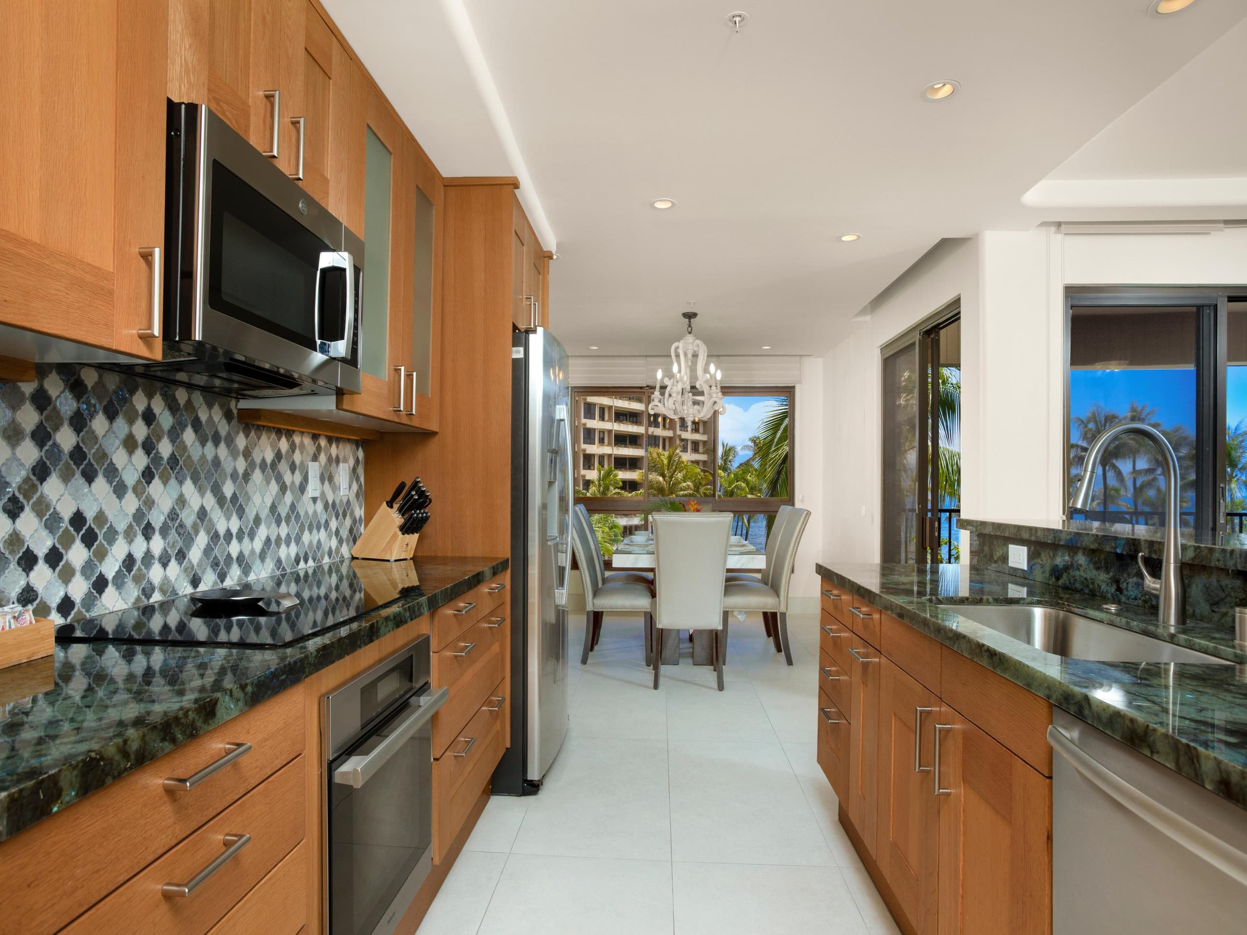 Hotel in Lahaina · ★4.75 · 3 bedrooms · 4 beds · 2 baths - Image 3