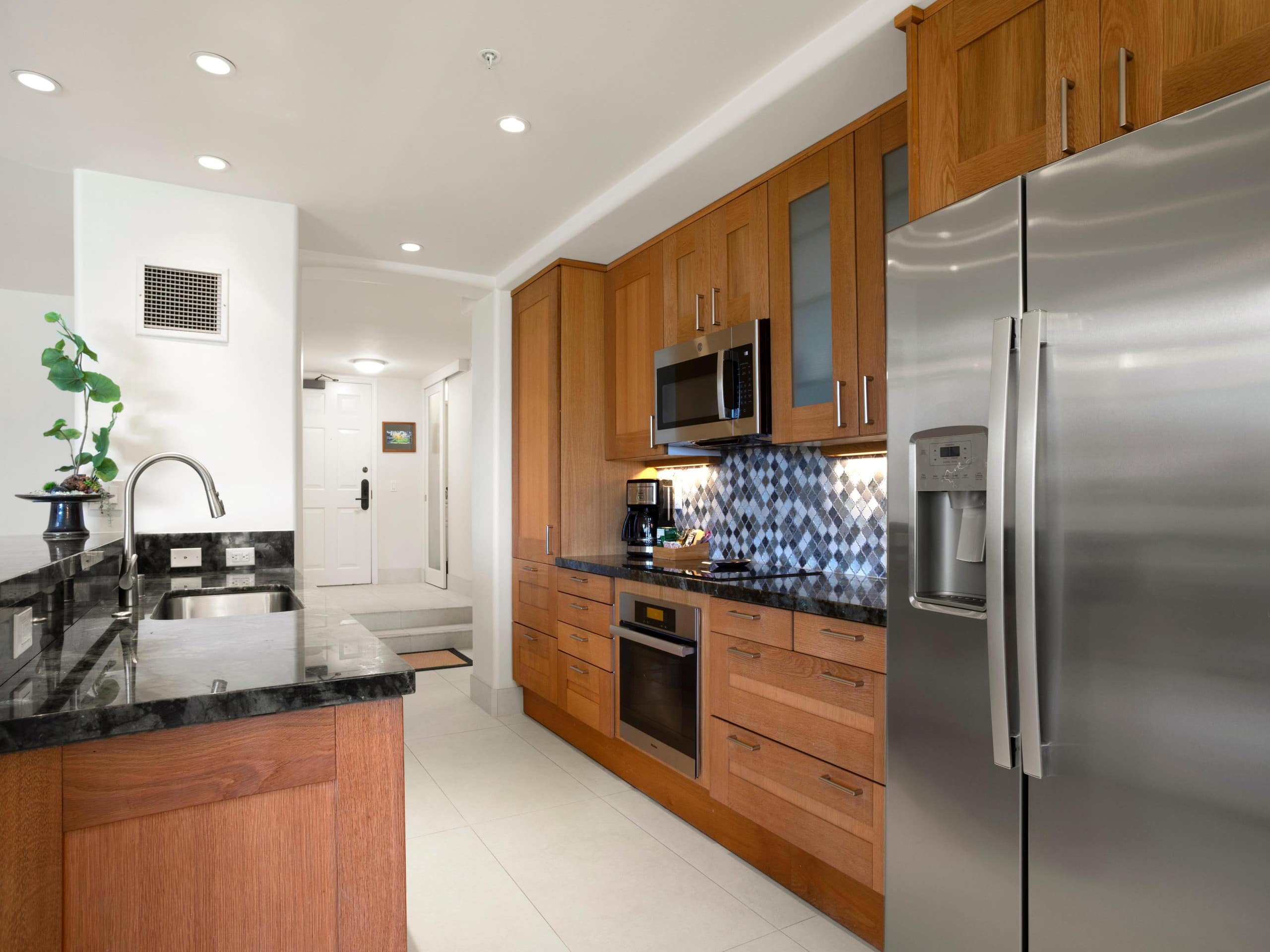 Hotel in Lahaina · ★4.75 · 3 bedrooms · 4 beds · 2 baths - Image 6