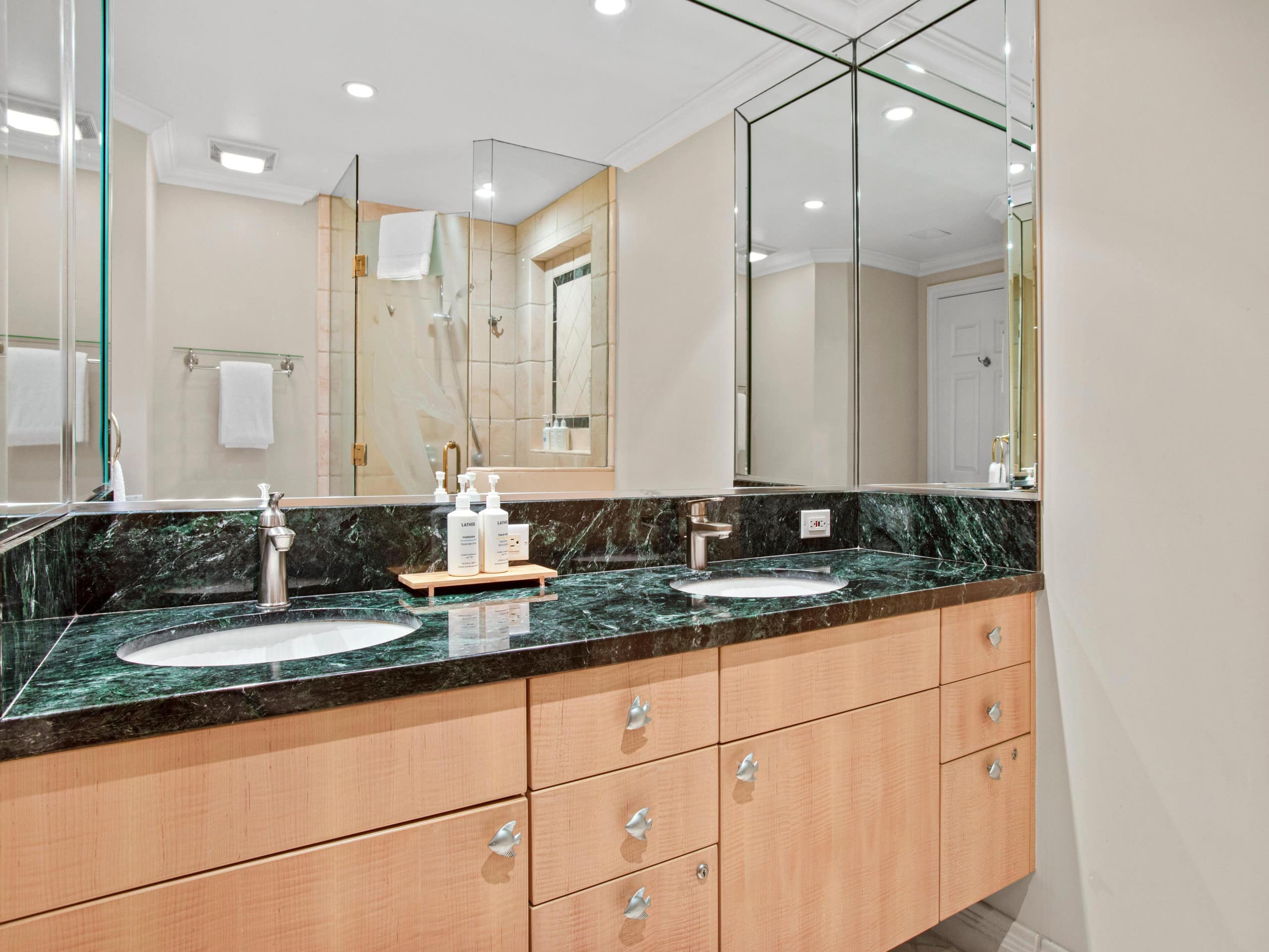 Hotel in Lahaina · ★4.86 · 3 bedrooms · 4 beds · 2 baths - Image 16