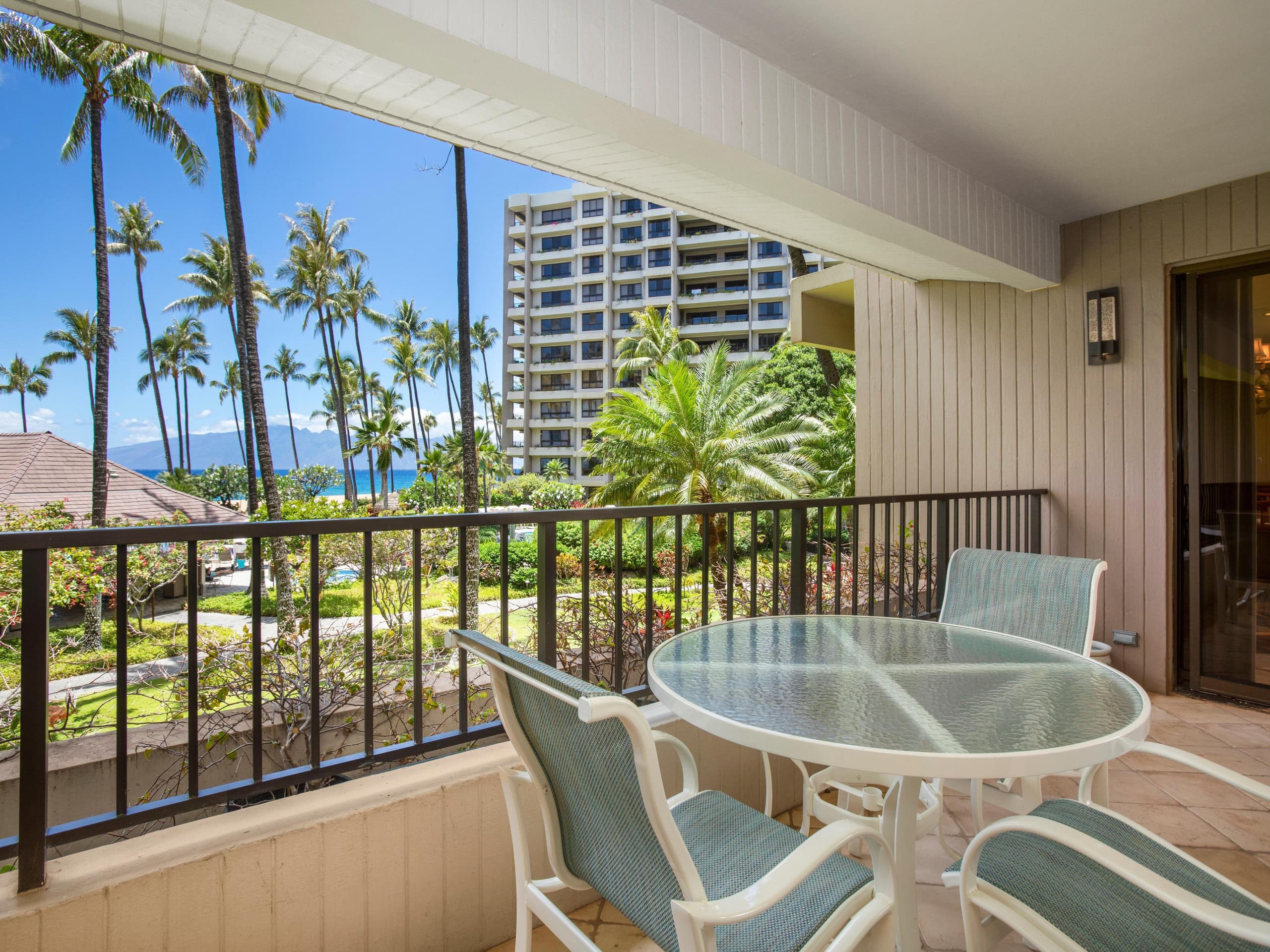 Hotel in Lahaina · ★4.86 · 3 bedrooms · 4 beds · 2 baths - Image 10