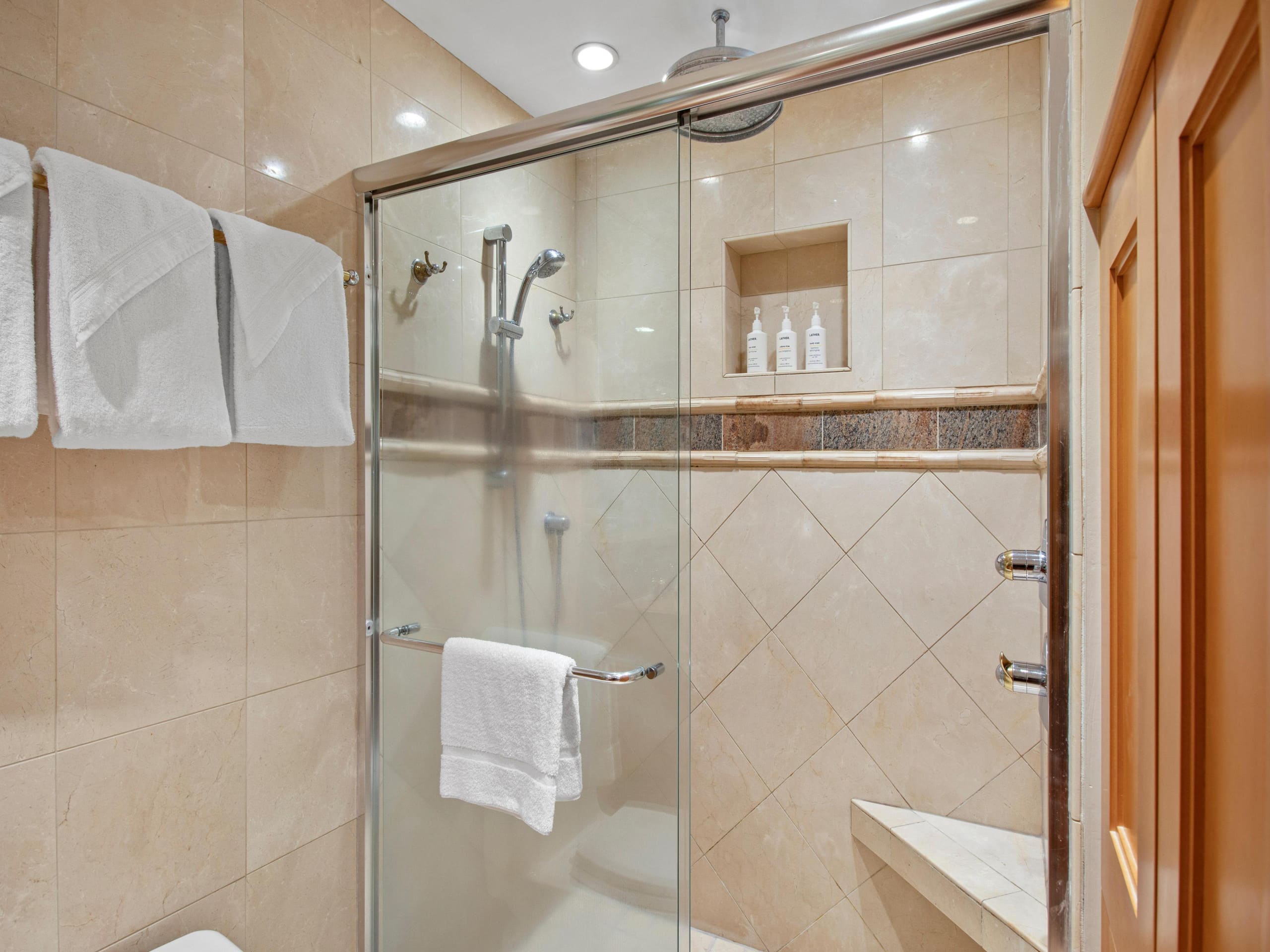 Hotel in Lahaina · ★4.86 · 3 bedrooms · 4 beds · 2 baths - Image 13