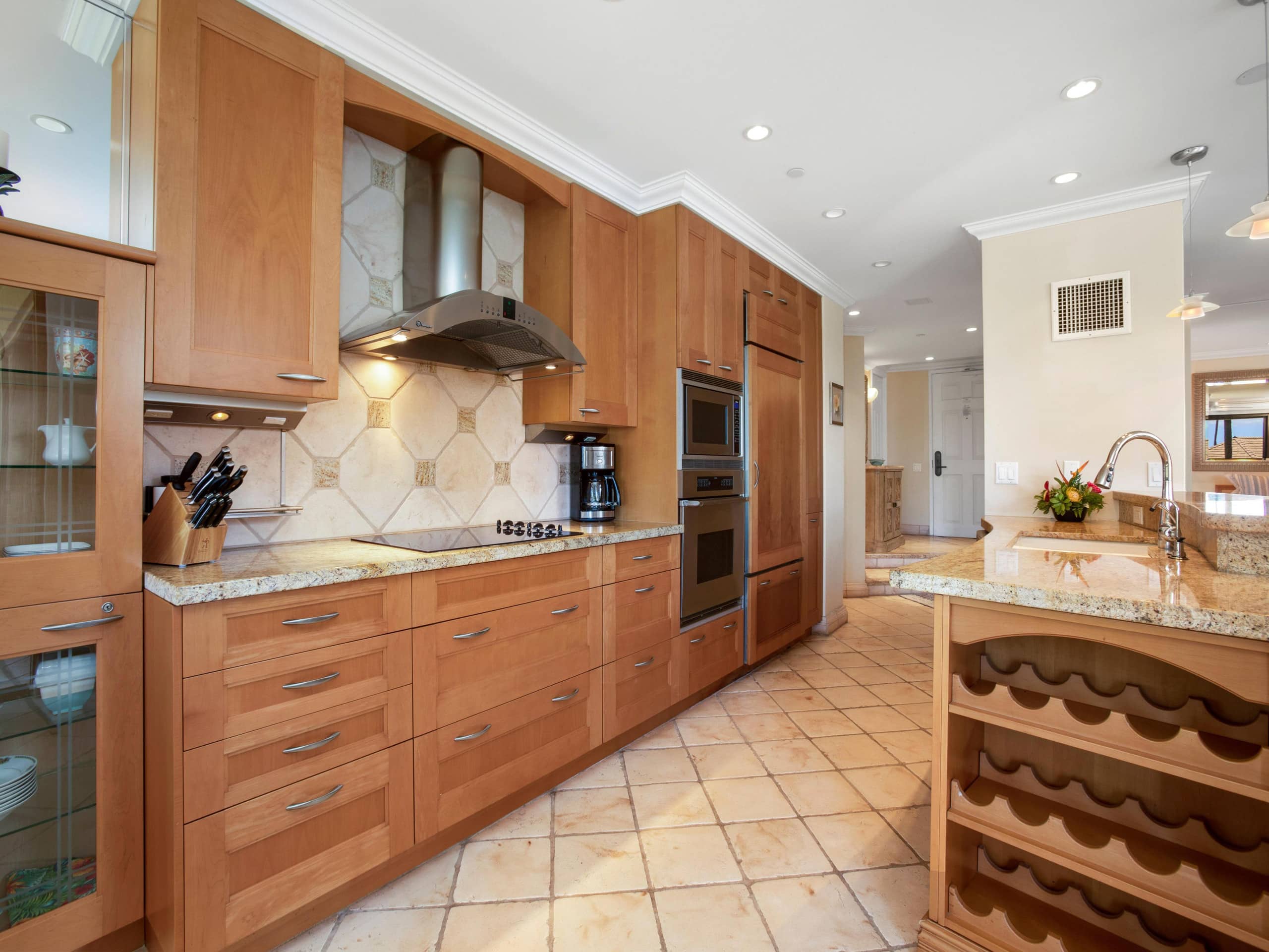 Hotel in Lahaina · ★4.86 · 3 bedrooms · 4 beds · 2 baths - Image 8