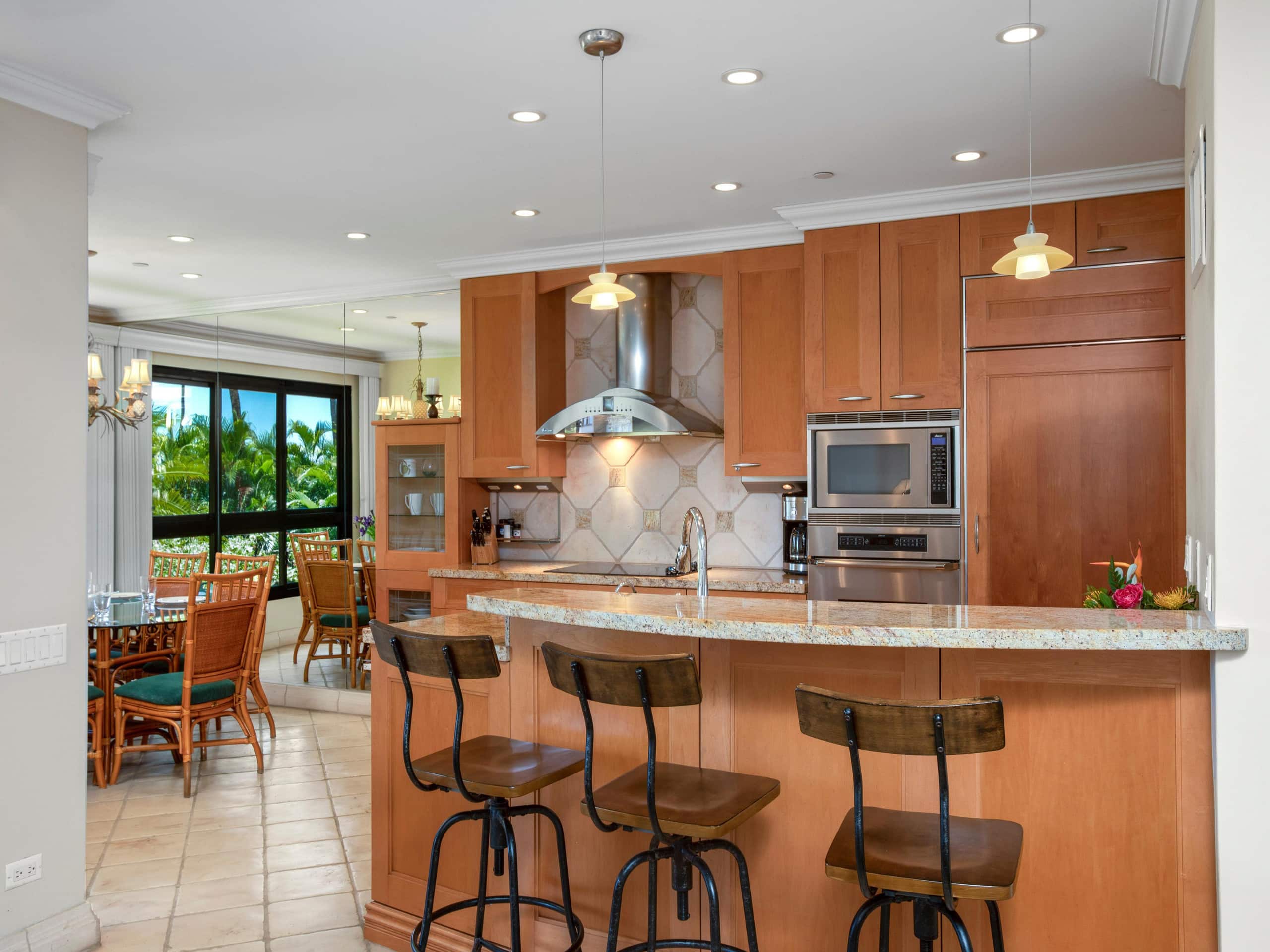 Hotel in Lahaina · ★4.86 · 3 bedrooms · 4 beds · 2 baths - Image 3