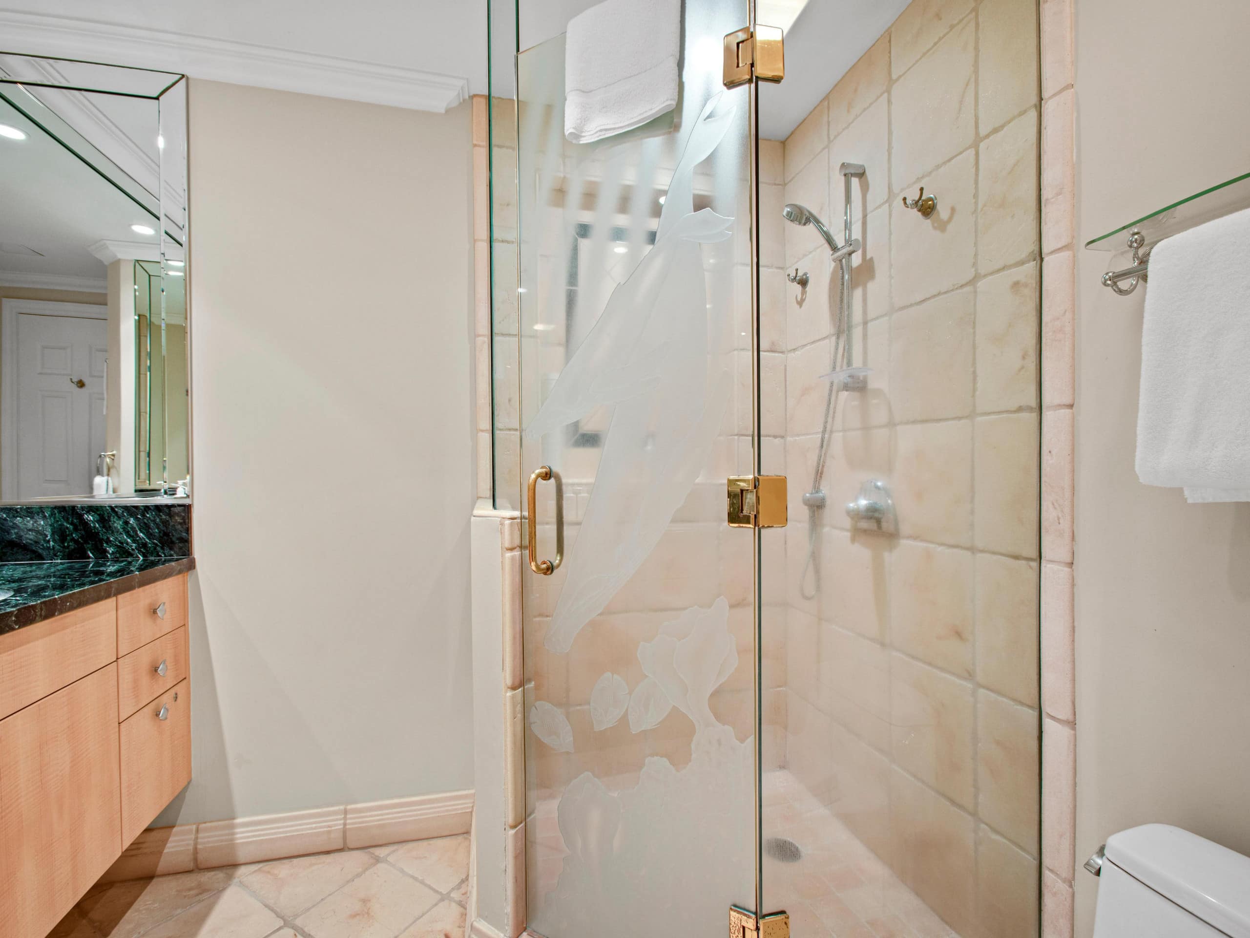 Hotel in Lahaina · ★4.86 · 3 bedrooms · 4 beds · 2 baths - Image 17