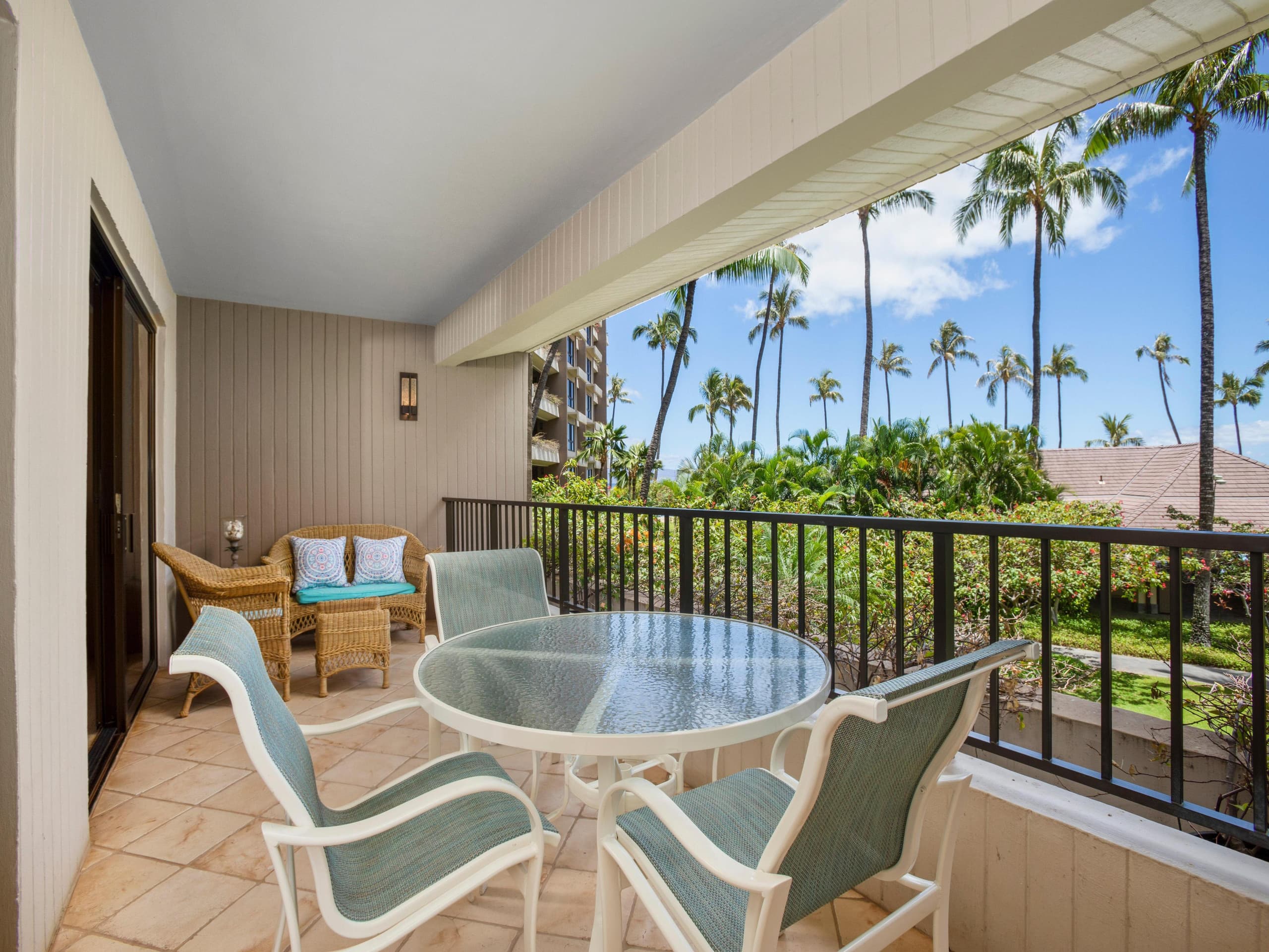 Hotel in Lahaina · ★4.86 · 3 bedrooms · 4 beds · 2 baths - Image 9