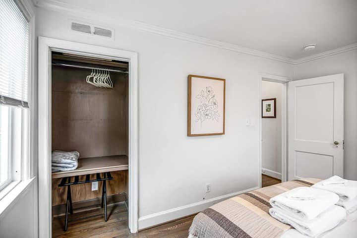 بياضات ناعمة ومشاعر مريحة - ملاذك الشخصي في انتظارك.

