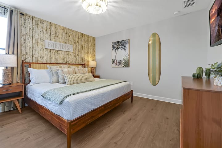 Të gjitha dhomat e gjumit kanë televizorë inteligjentë, kështu që nuk ka zënka se çfarë të shikosh. 