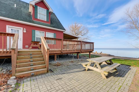 Spacious Family Winter Retreat on Oneida Lake!