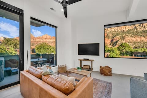 Top Airbnb: Zion Mountain Views! Private Hot Tub! Zion Sage 1 in Springdale