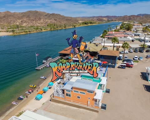 Livin' the dream, Front Row! Roadrunner Resort