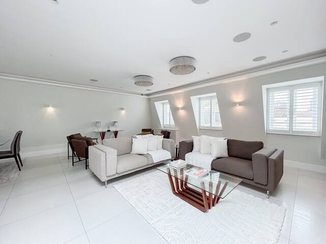 £4.5m Elegant Penthouse Apartment in Prime London gallery image 3