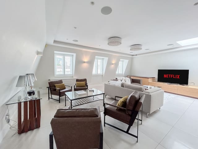 £4.5m Elegant Penthouse Apartment in Prime London