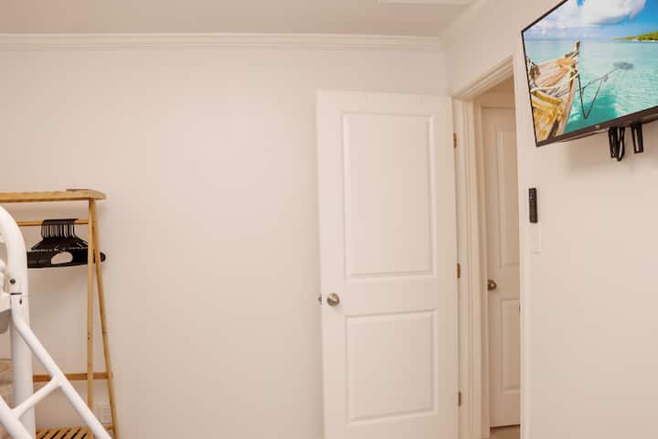 Спална соба 1 со телевизор