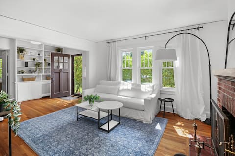 Charming 4 bed 2 bath home in cute neighborhood