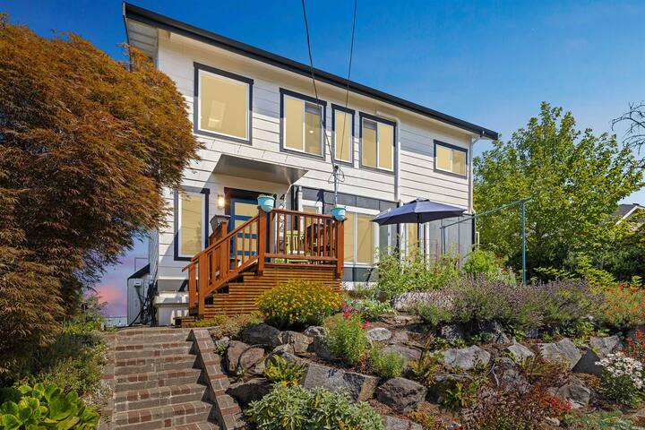 NEW! 4-Bd w/ AC & BBQ, Office, Yard, VIEW Dog OK! gallery image 2