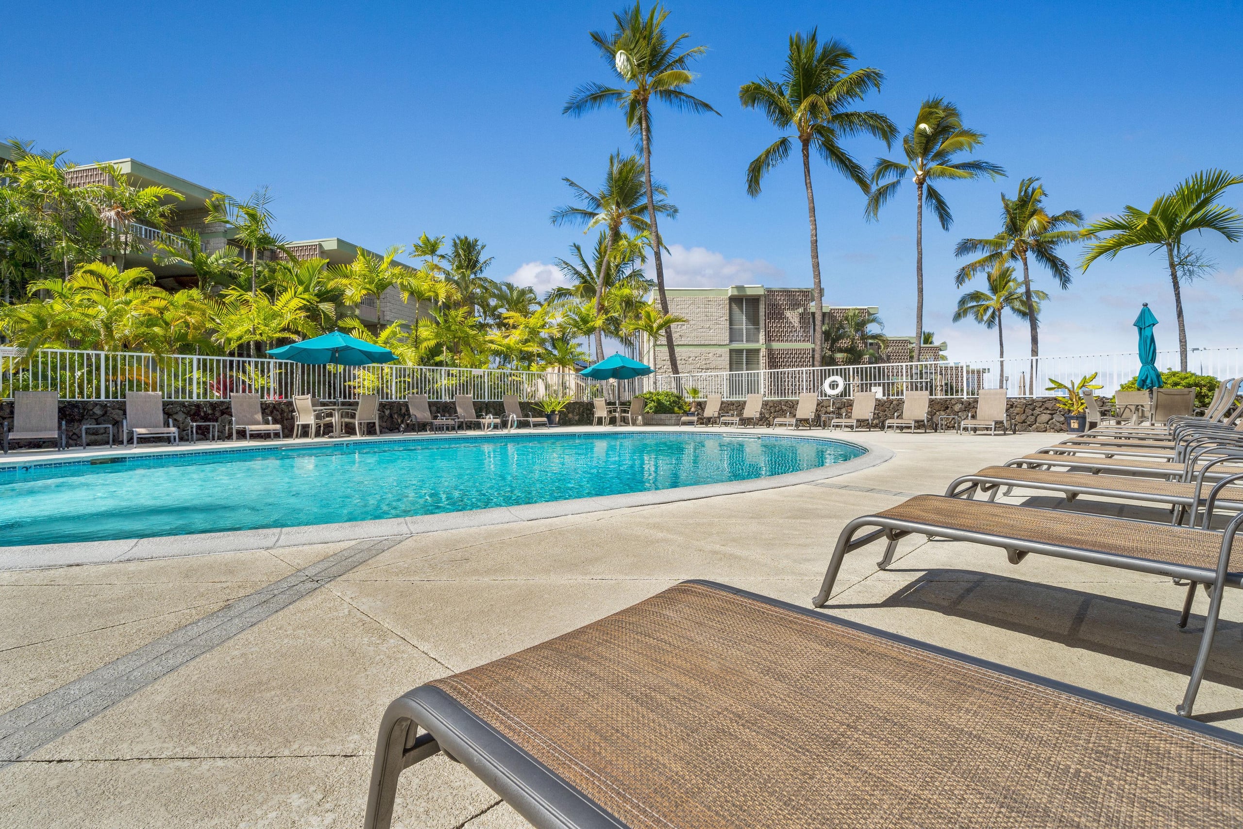Condo in Kailua-Kona · ★4.73 · 2 bedrooms · 2 beds · 2 baths - Image 32