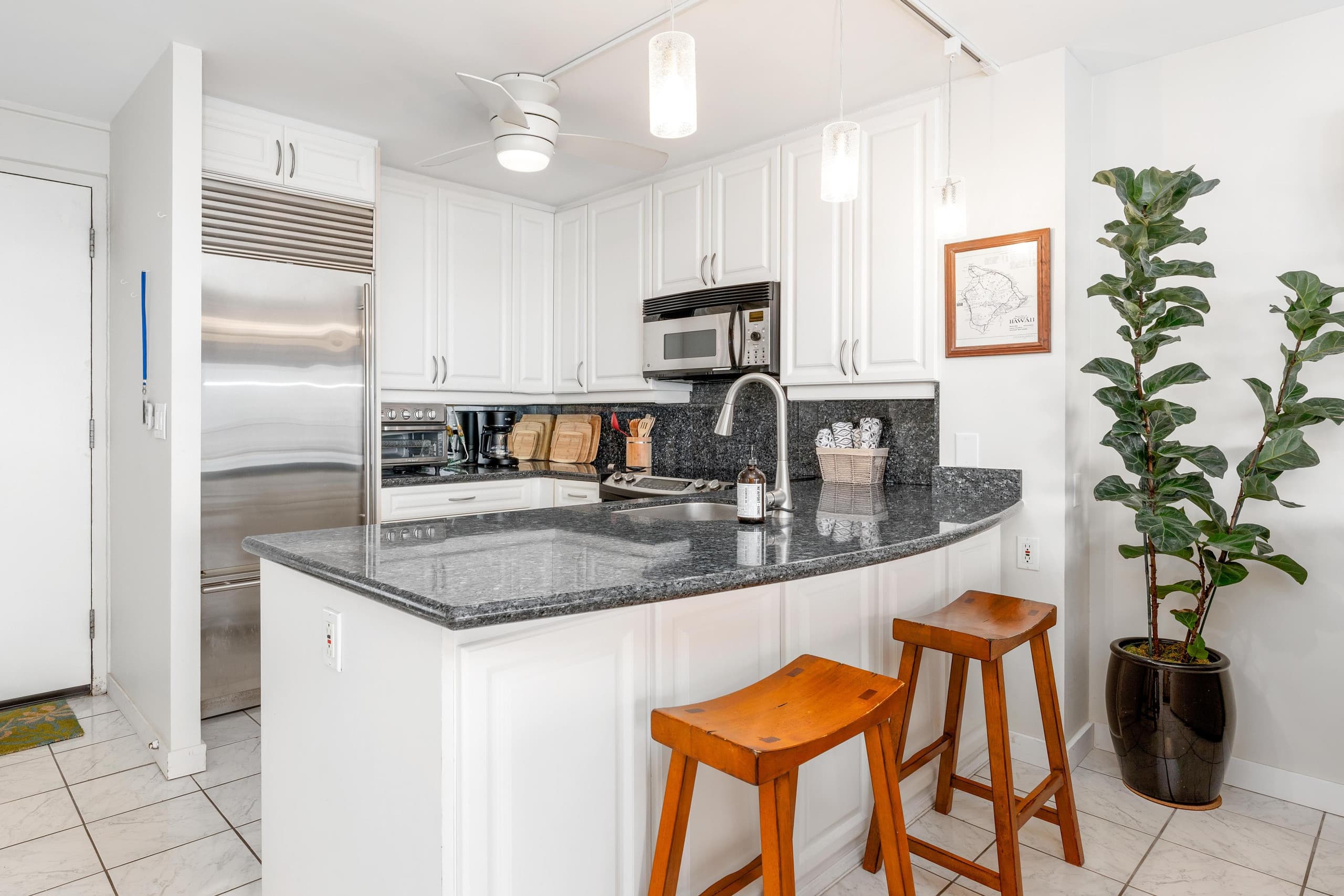 Condo in Kailua-Kona · ★4.73 · 2 bedrooms · 2 beds · 2 baths - Image 11