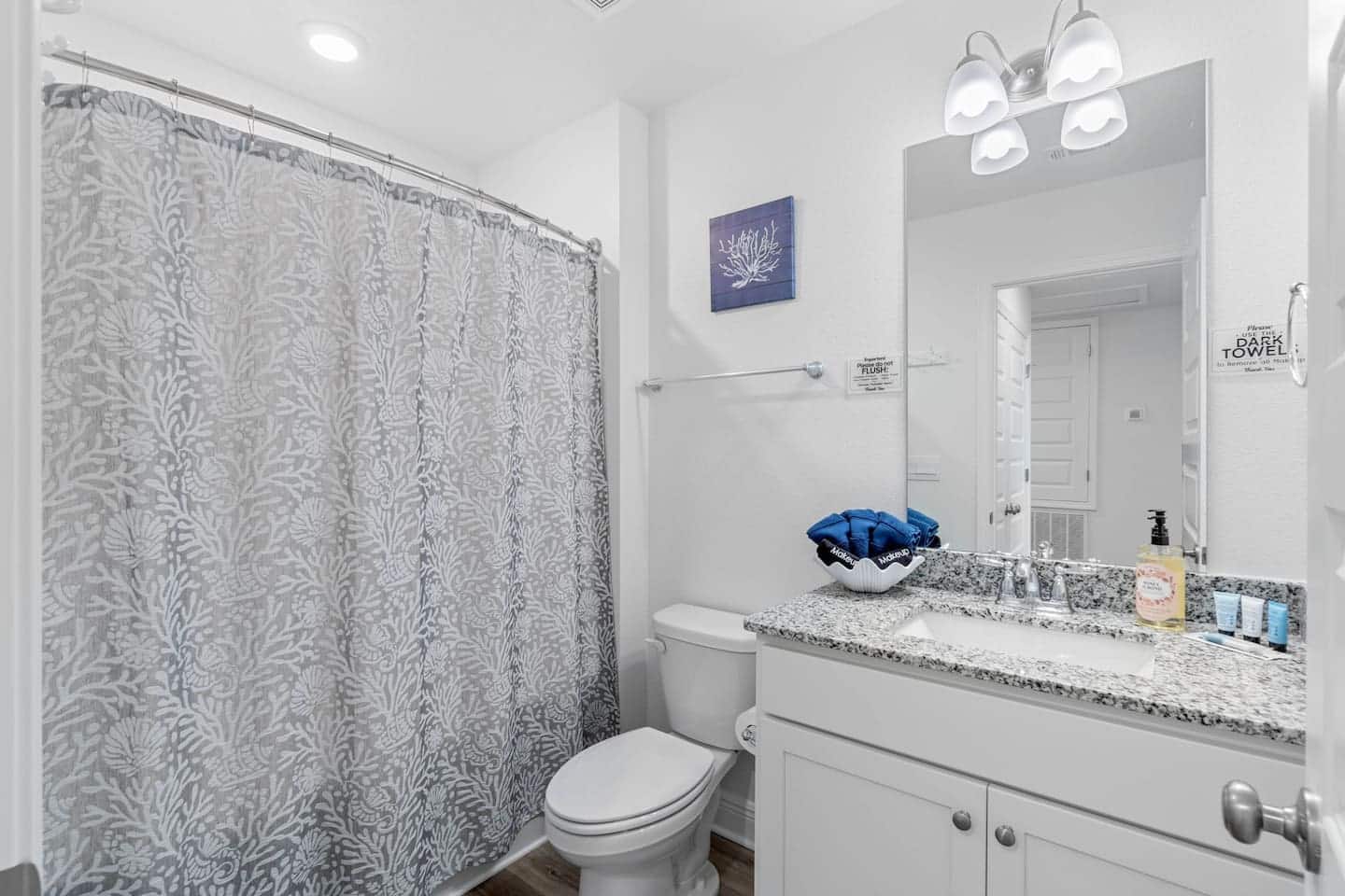 Delta Dual Shower Head & handheld, 4 spray settings: Full Spray, Massage Spray, Full Spray + Massage, and Pause
