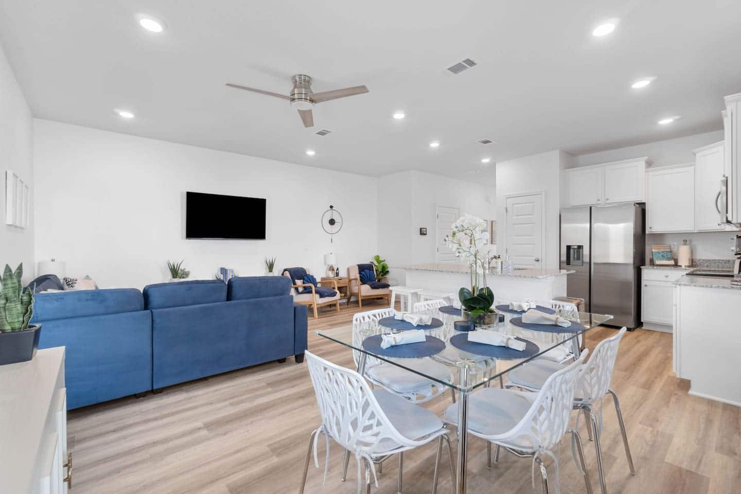 Elegant dining setting for 6 (in addition to the 4 barstools)