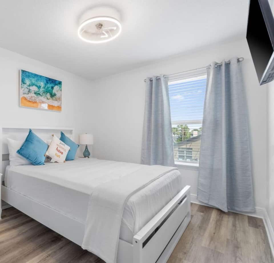 Second bedroom with queen bed, touch lamps with USB ports and 40-inch Roku TV