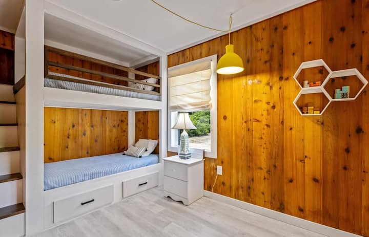 ห้องเตียงแฝดสองชั้นชั้นล่าง