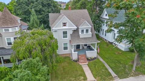 City of Canandaigua | 4 BR | 5 Mins to All Venues