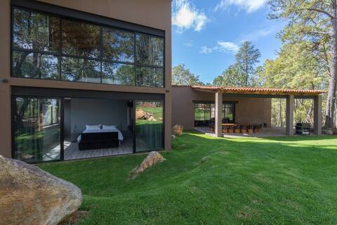 Atemajac Getaway, Big House & Garden