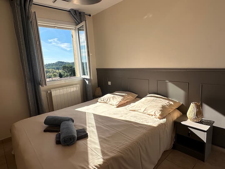 Chambre N°2 - 1er étage - Lit 160cm