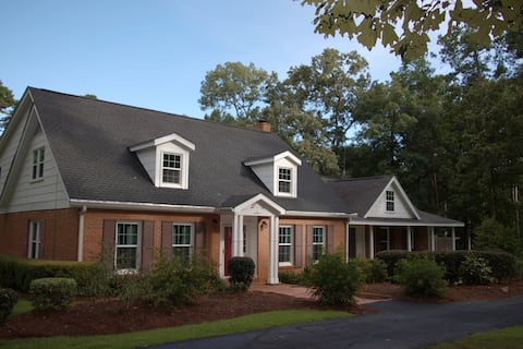 Pool-Walkabout on 9 Parklike Private acres