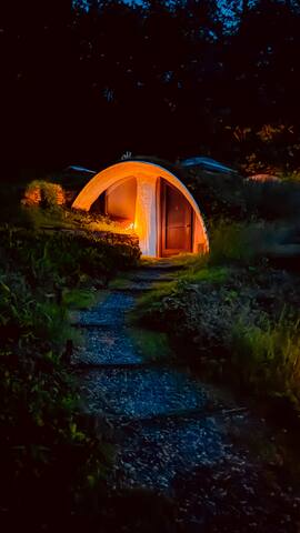 Wisconsin Hobbit House- A Kaleidoscope of light! gallery image 3