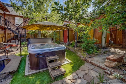 Popular Airbnb listing: Downtown Flagstaff House: Hot Tub in Private Yard in Flagstaff
