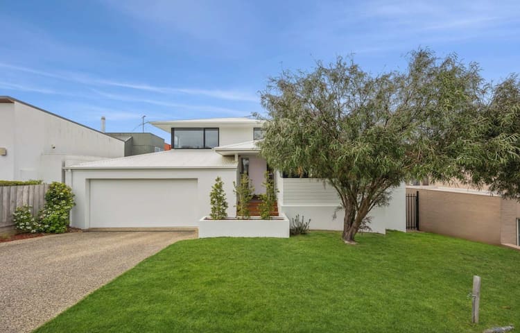 Torquay Point White-Water Retreat