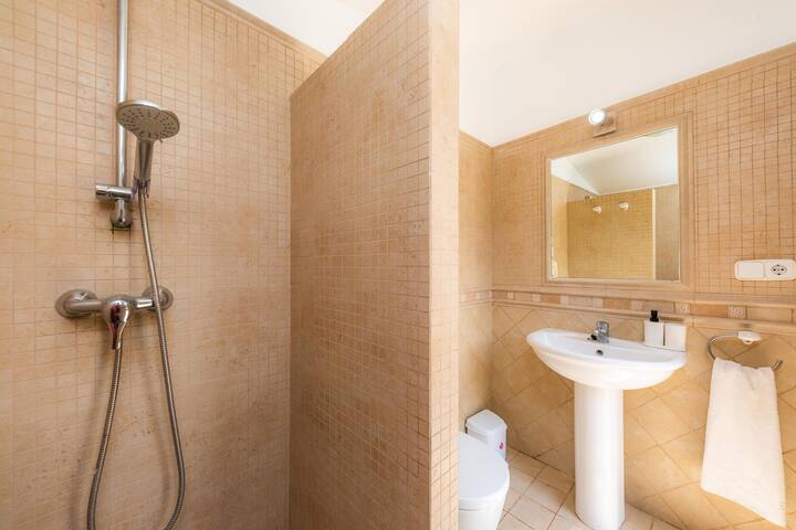 Can Big Charles gallery image 2