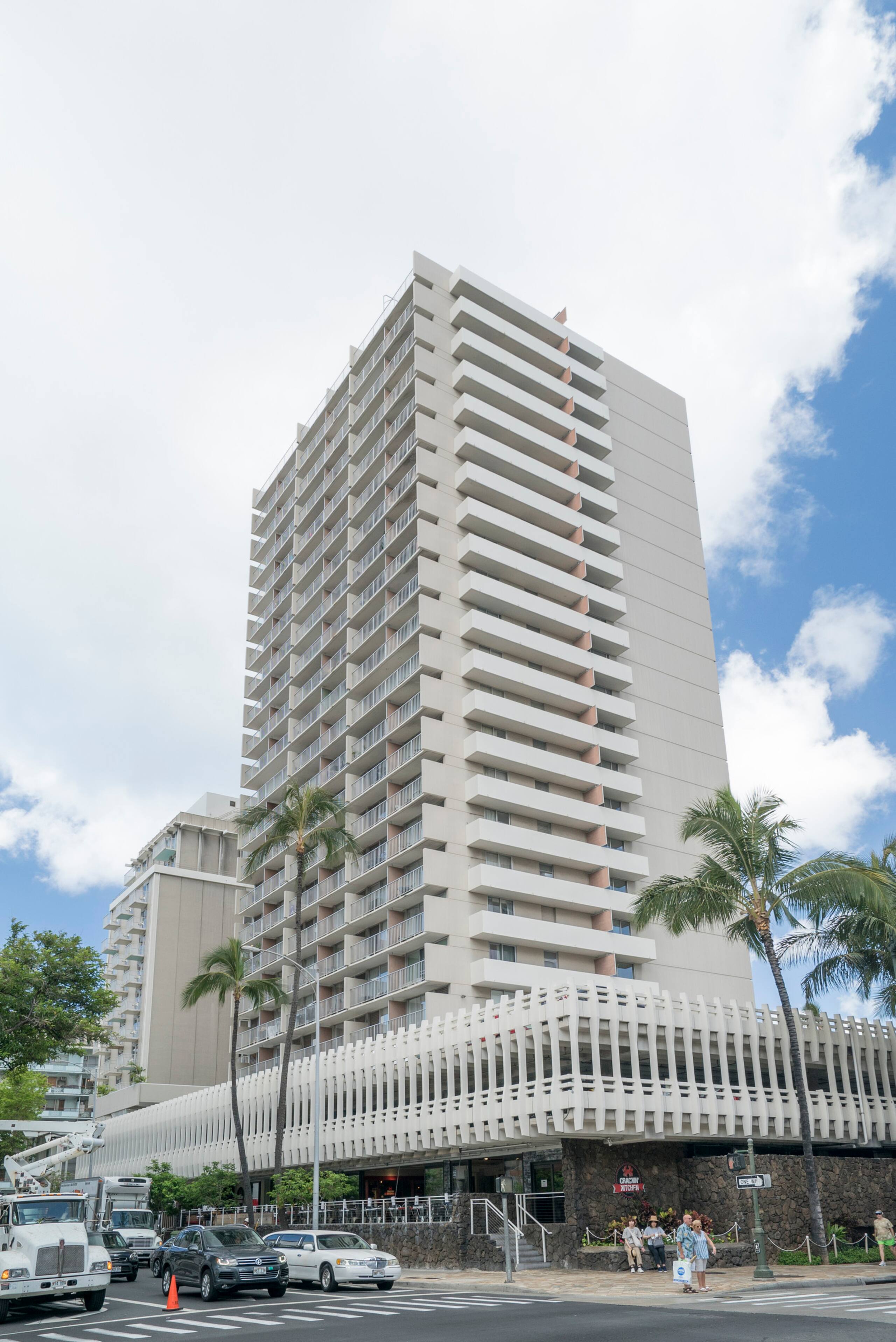 Condo in Honolulu · ★4.4 · 1 bedroom · 2 beds · 1 private bath - Image 2
