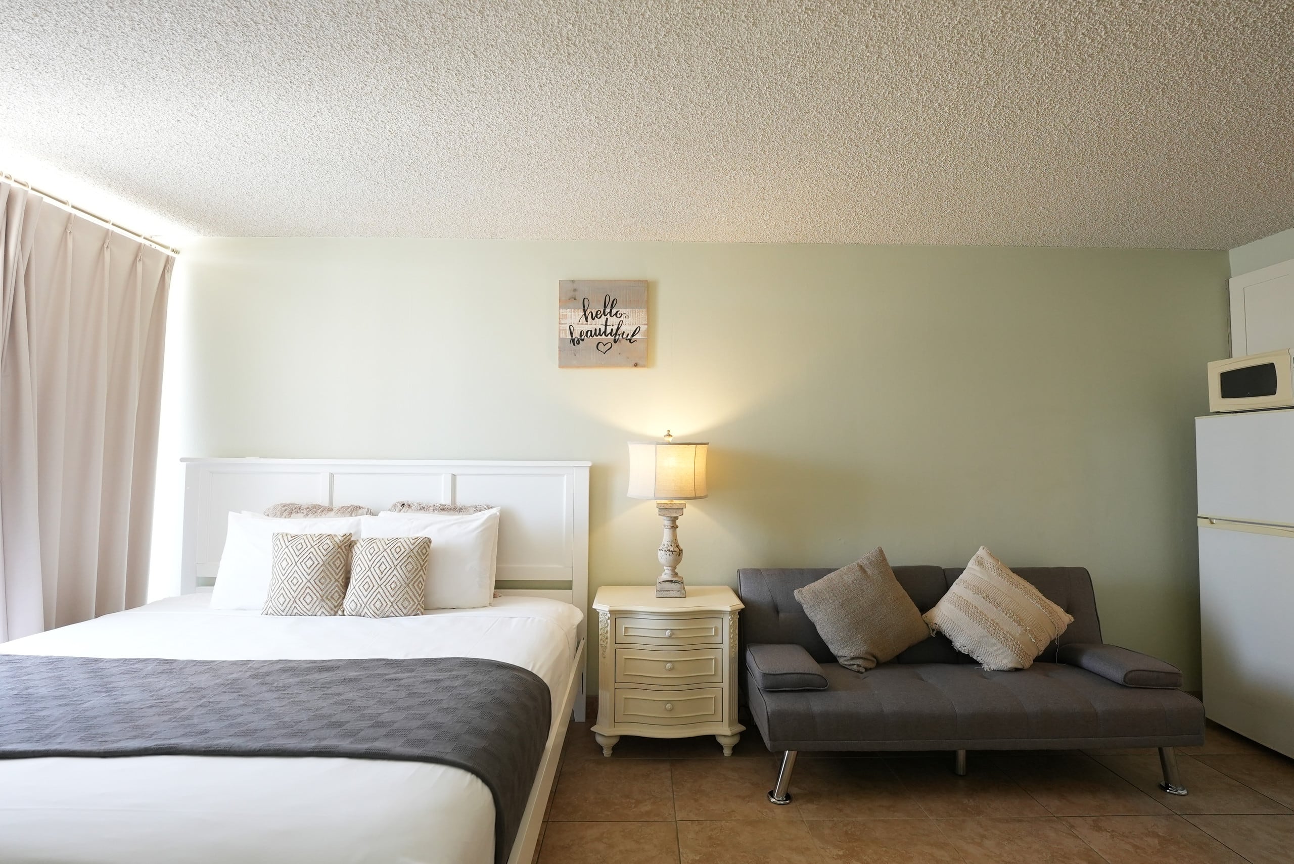 Condo in Honolulu · ★4.4 · 1 bedroom · 2 beds · 1 private bath - Image 1