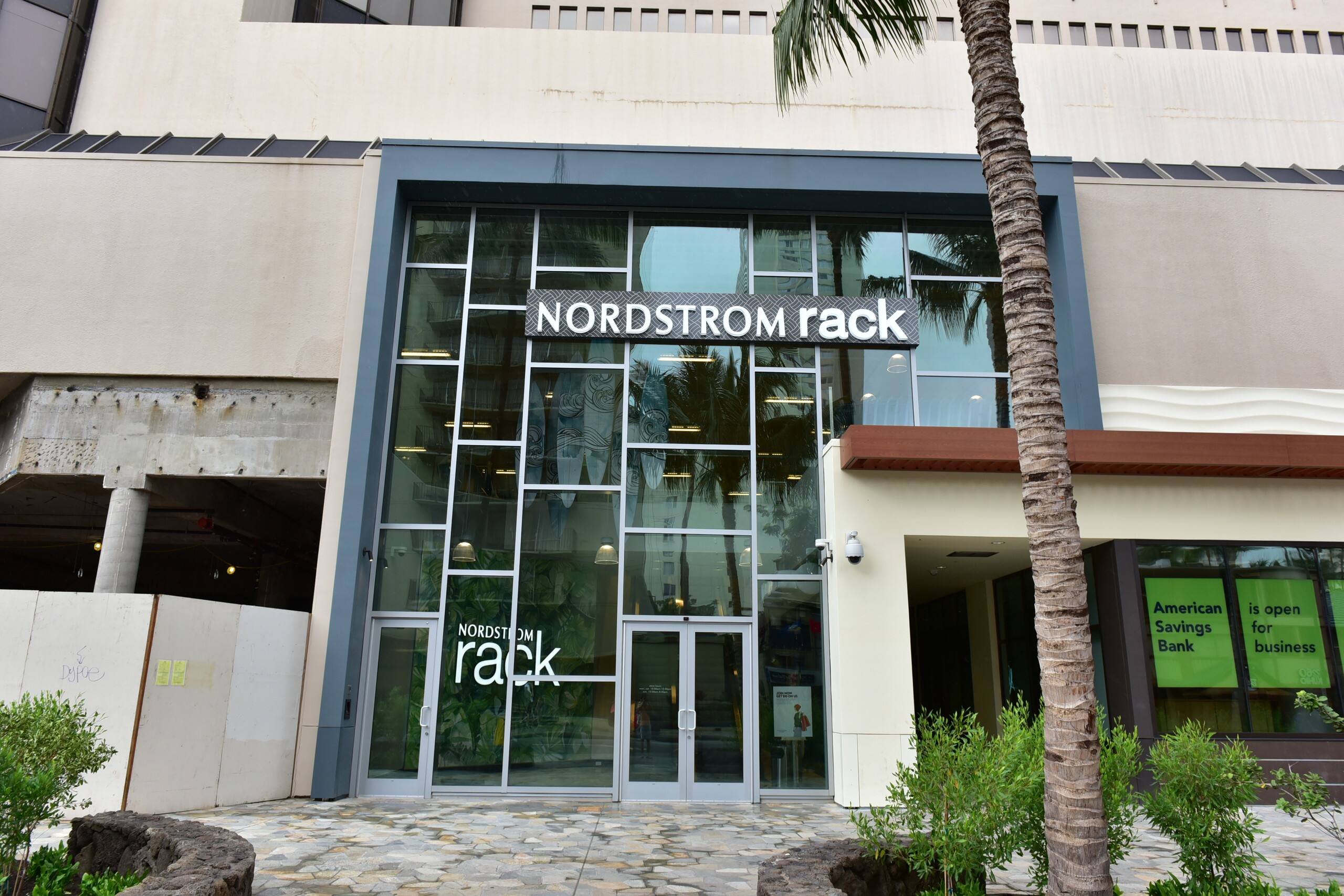 Condo in Honolulu · ★4.4 · 1 bedroom · 2 beds · 1 private bath - Image 15