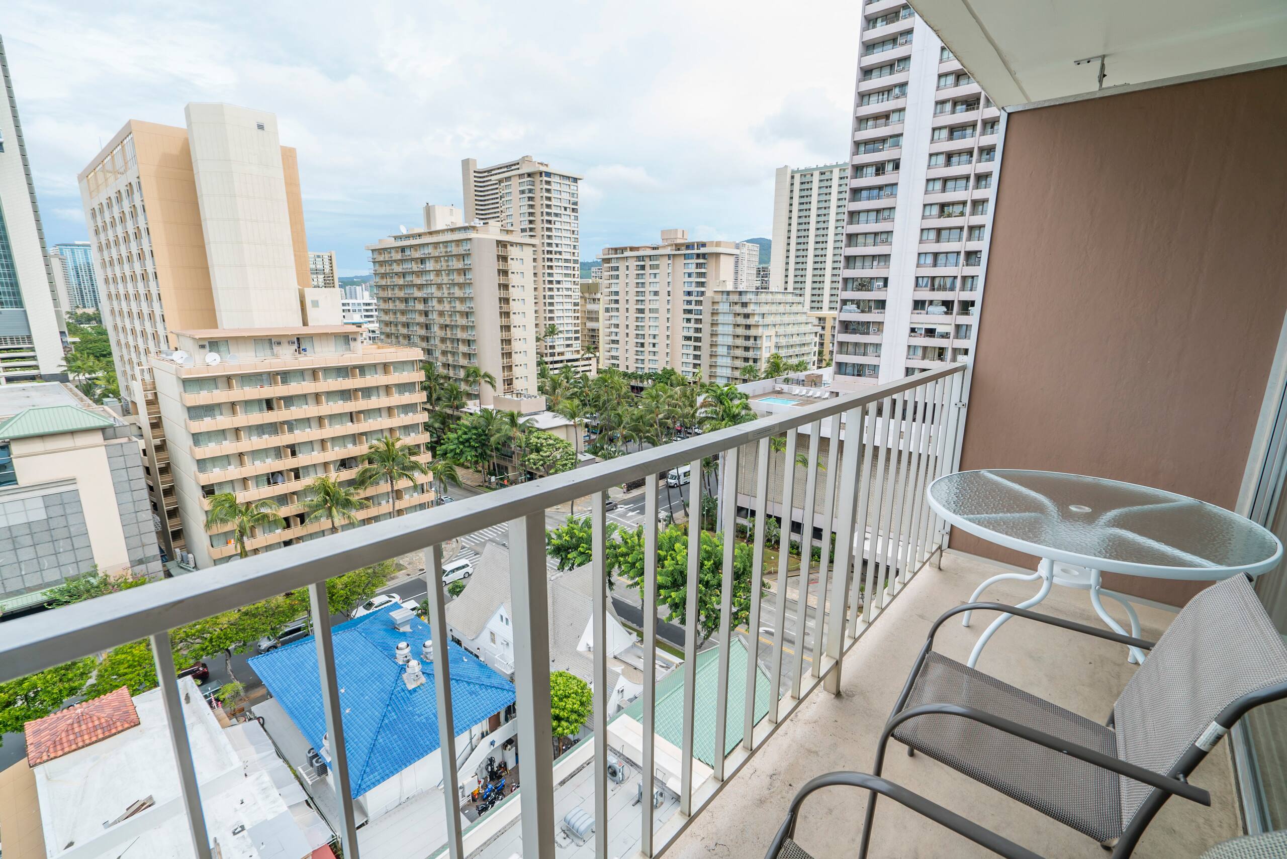 Condo in Honolulu · ★4.4 · 1 bedroom · 2 beds · 1 private bath - Image 29