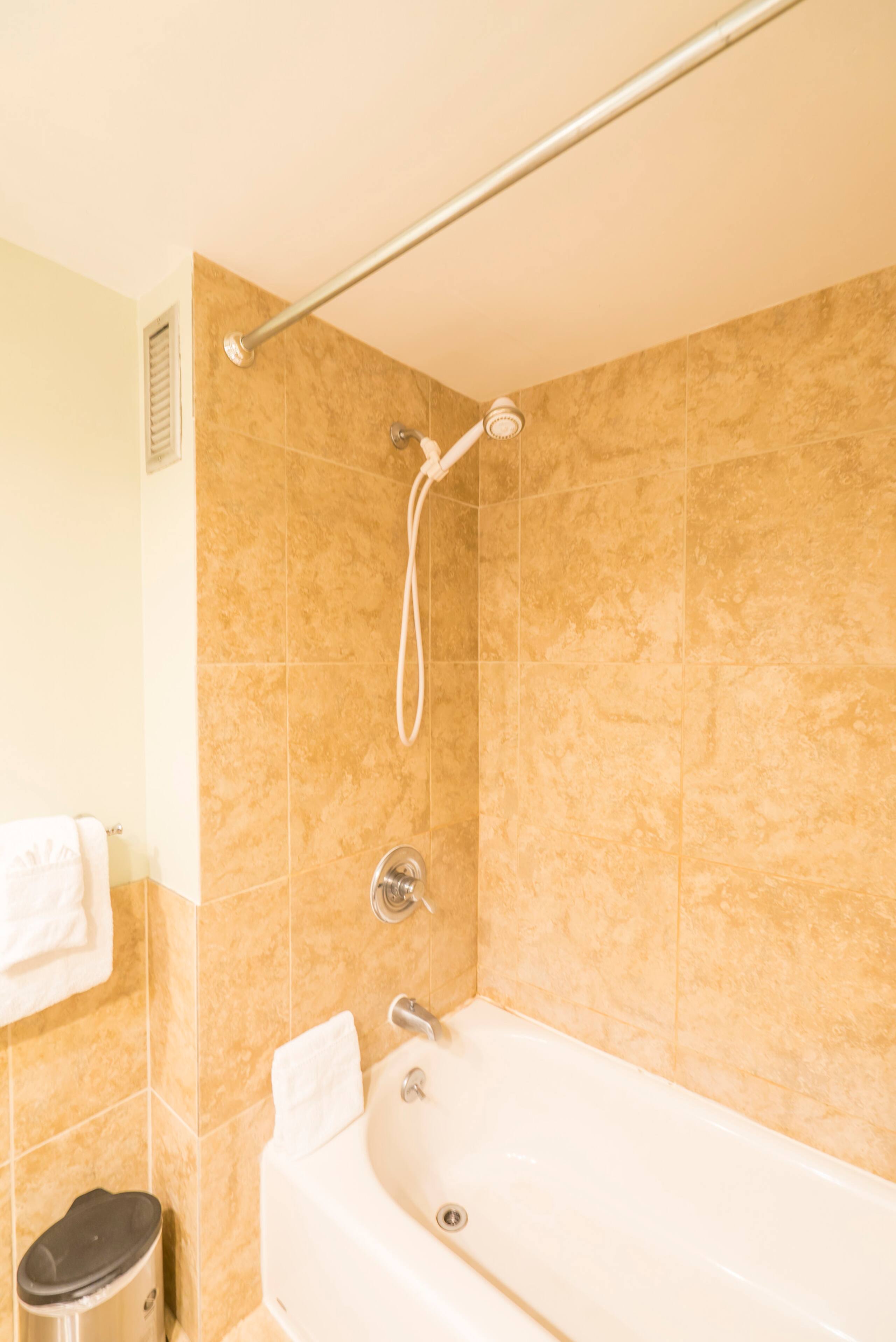 Condo in Honolulu · ★4.4 · 1 bedroom · 2 beds · 1 private bath - Image 27
