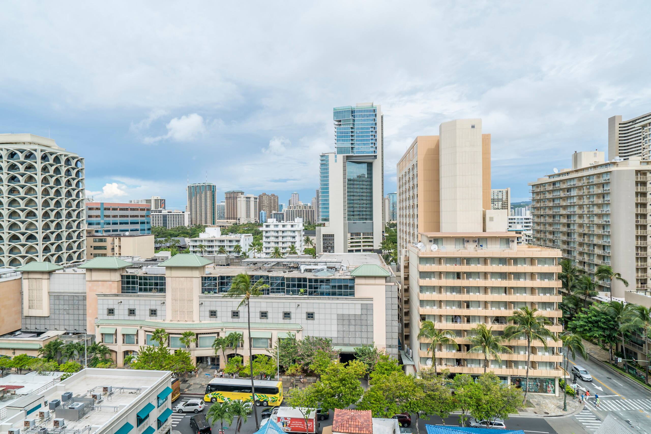 Condo in Honolulu · ★4.4 · 1 bedroom · 2 beds · 1 private bath - Image 31